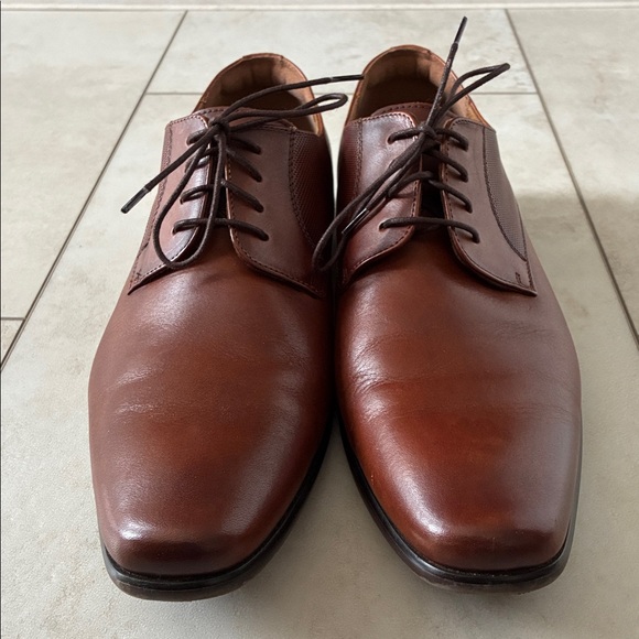 Florsheim Tan Genuine Leather Shoes. Size 10